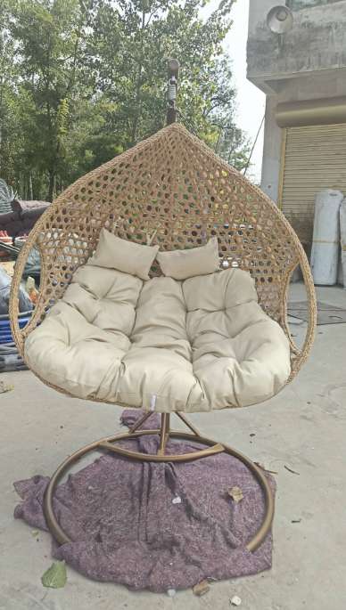 Columpio tipo nido doble beige con pérgola DS190